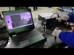 Equipamento portátil de correntes parasitas é usado para inspecionar eixos de engrenagens